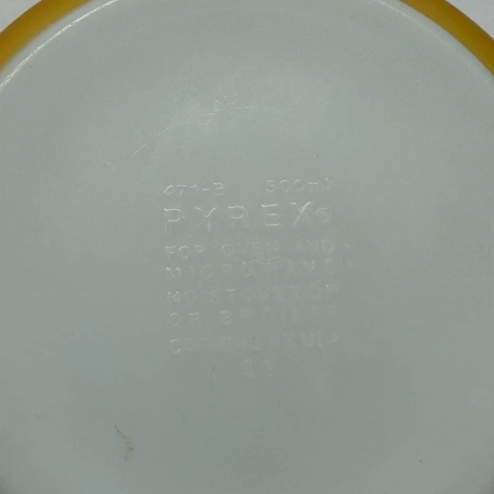 Pyrex vintage mixing